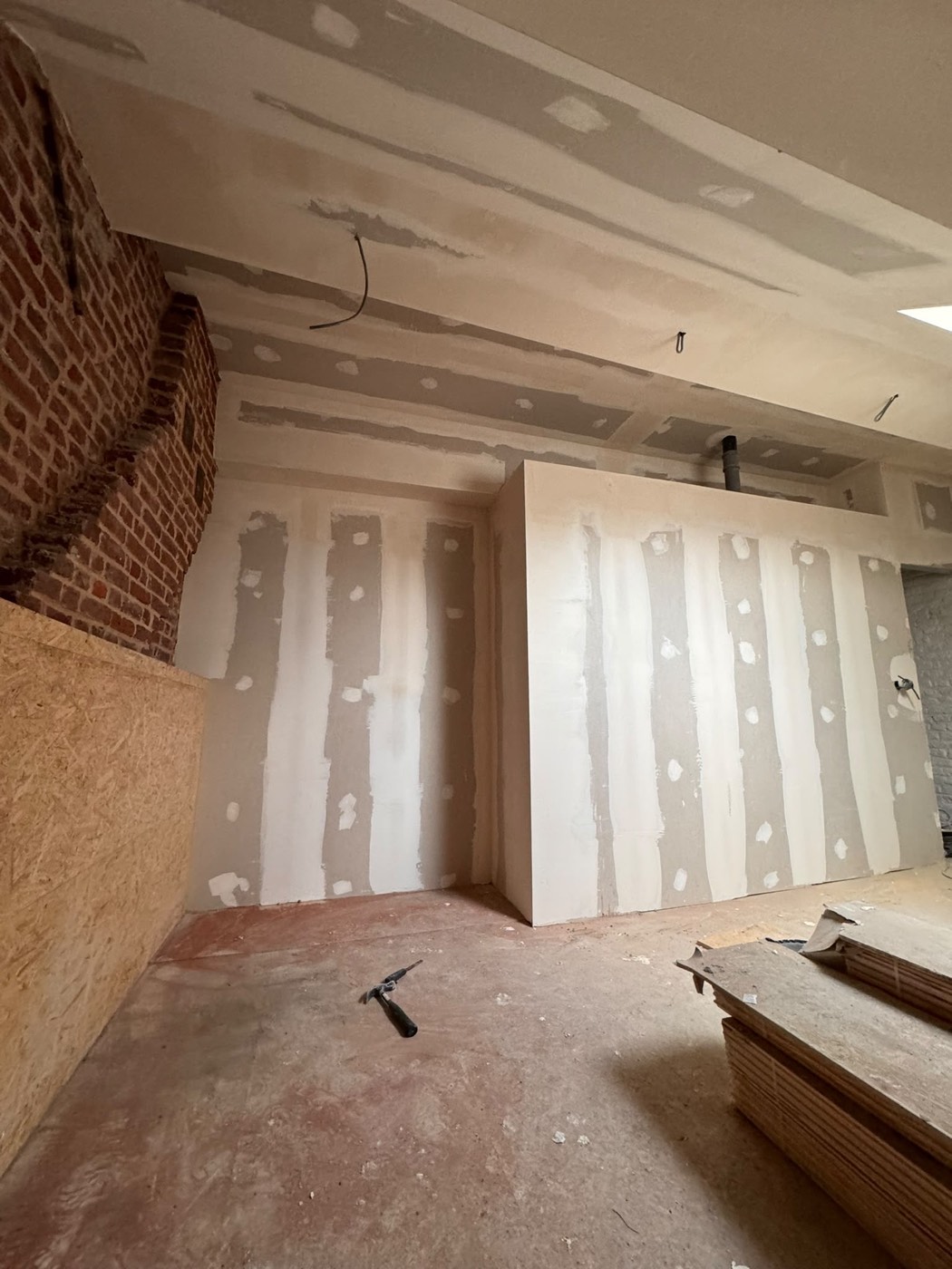 Plâtrerie & isolation — cloisons et plafonds réalisés par RENOV HOUSE